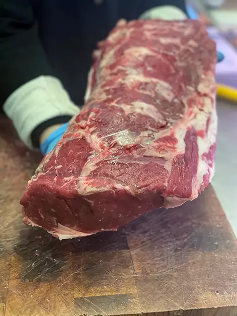 Tall transversal de vedella Angus mostrant la textura i el punt de maduració.